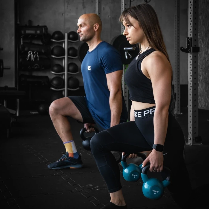 Na treningach z Holistycznym Trenerem Personalnym Karolem Domańskim możesz ćwiczyć z osobą Tobie znajomą lub ukochaną albo z członkiem rodziny. Na treningach z Holistycznym Trenerem Personalnym Karolem Domańskim możesz ćwiczyć z osobą Tobie znajomą lub ukochaną albo z członkiem rodziny.