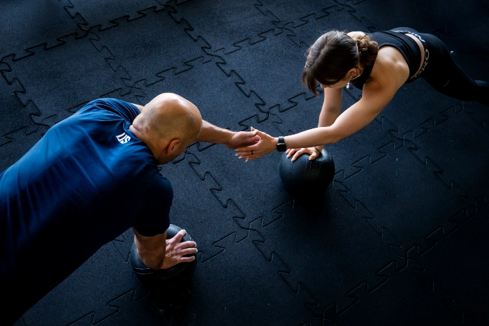 Trening personalny w parach w Krakowie na siłowni Fabryka Ciao Trening personalny w parach w Krakowie na siłowni Fabryka Ciao